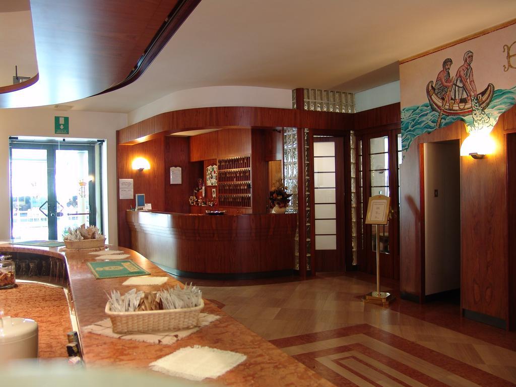 Hotel Excelsior Cervia Exteriör bild