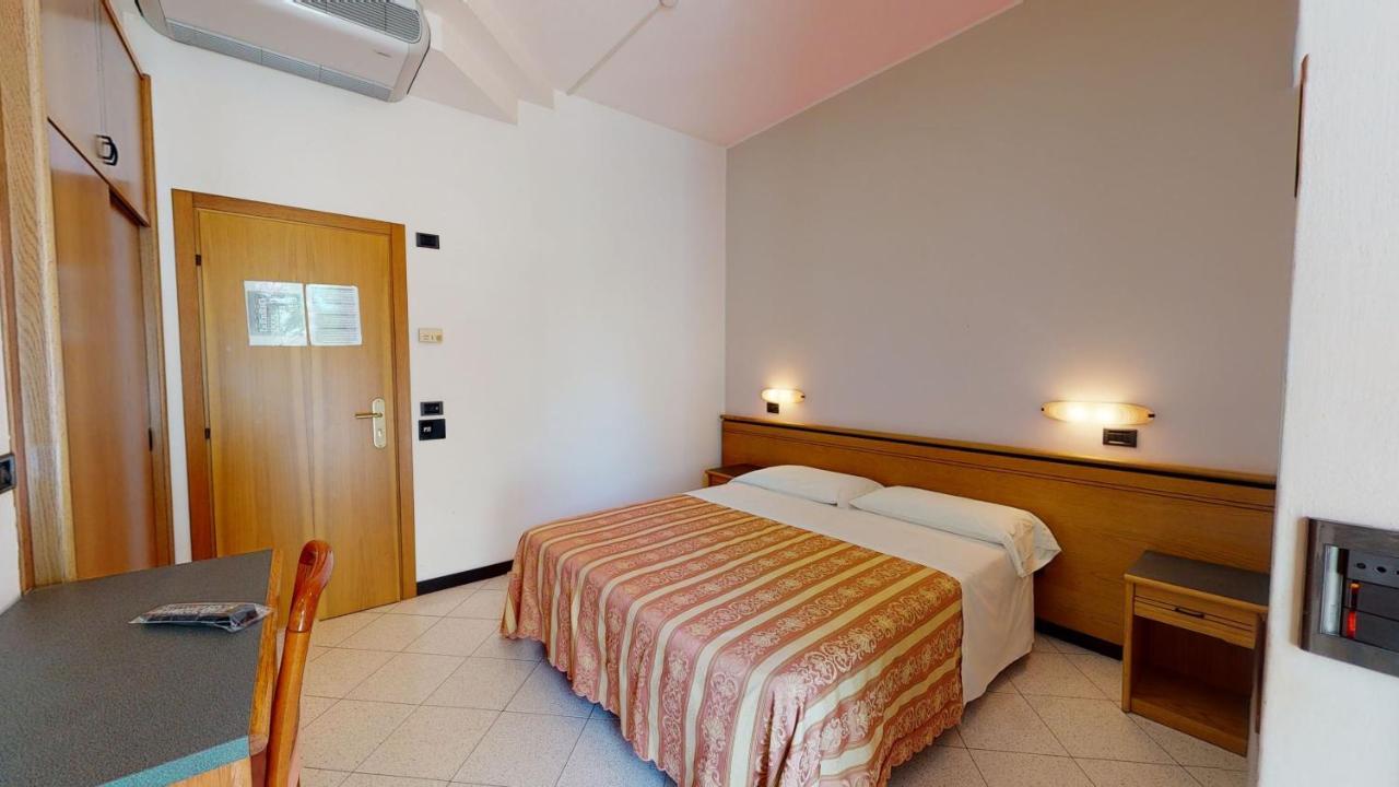 Hotel Excelsior Cervia Exteriör bild