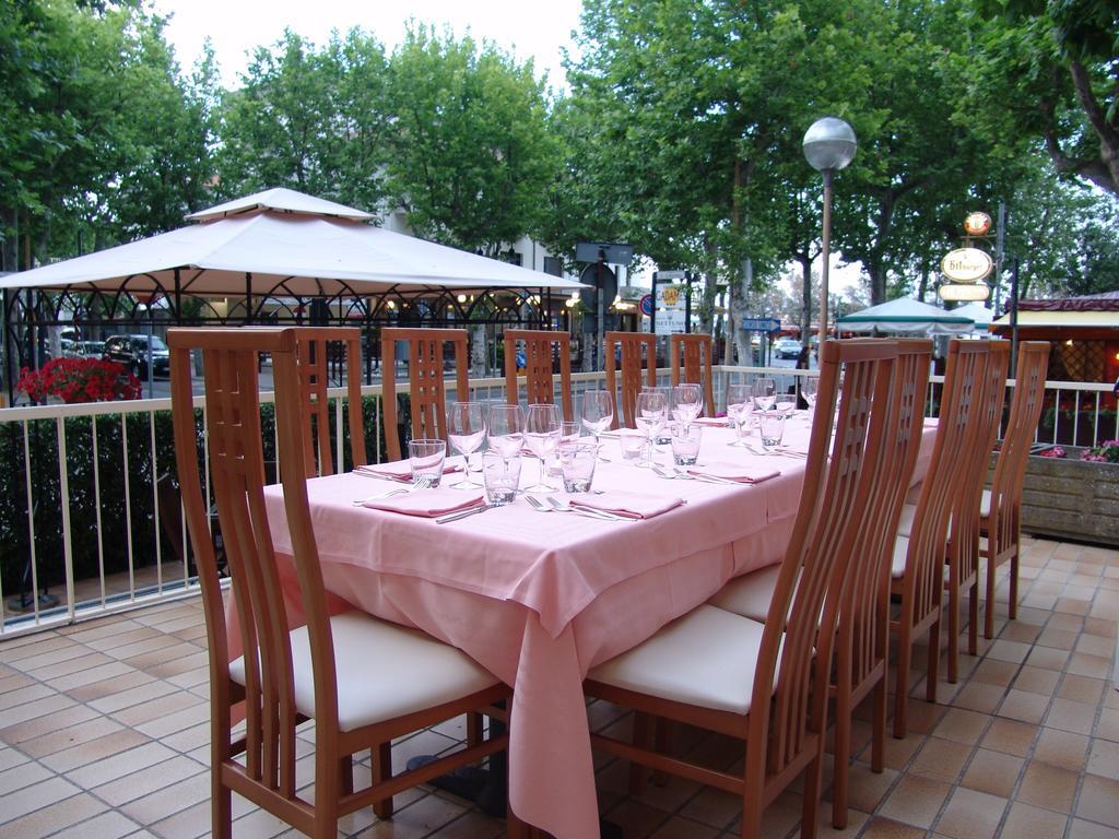 Hotel Excelsior Cervia Exteriör bild