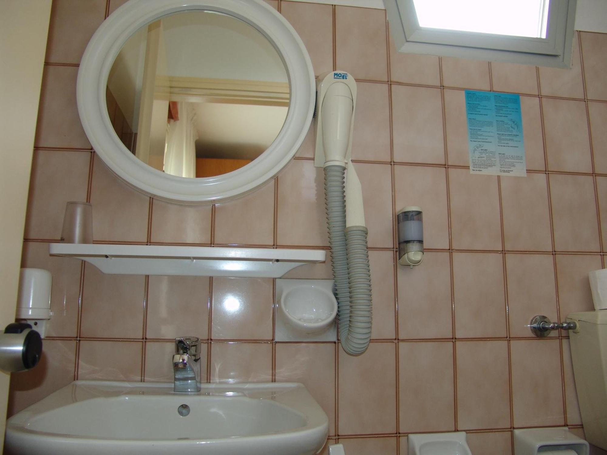 Hotel Excelsior Cervia Rum bild