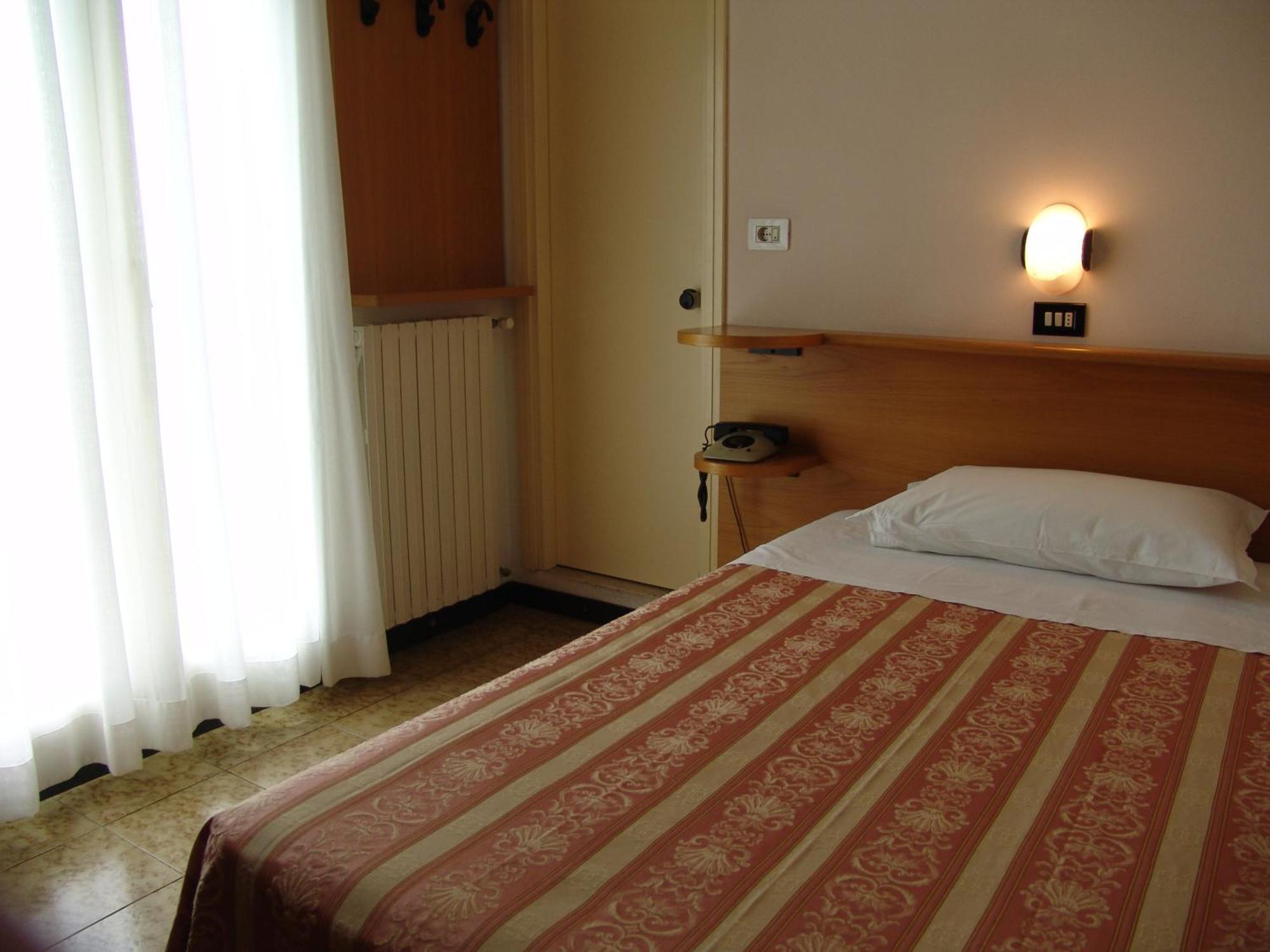 Hotel Excelsior Cervia Rum bild