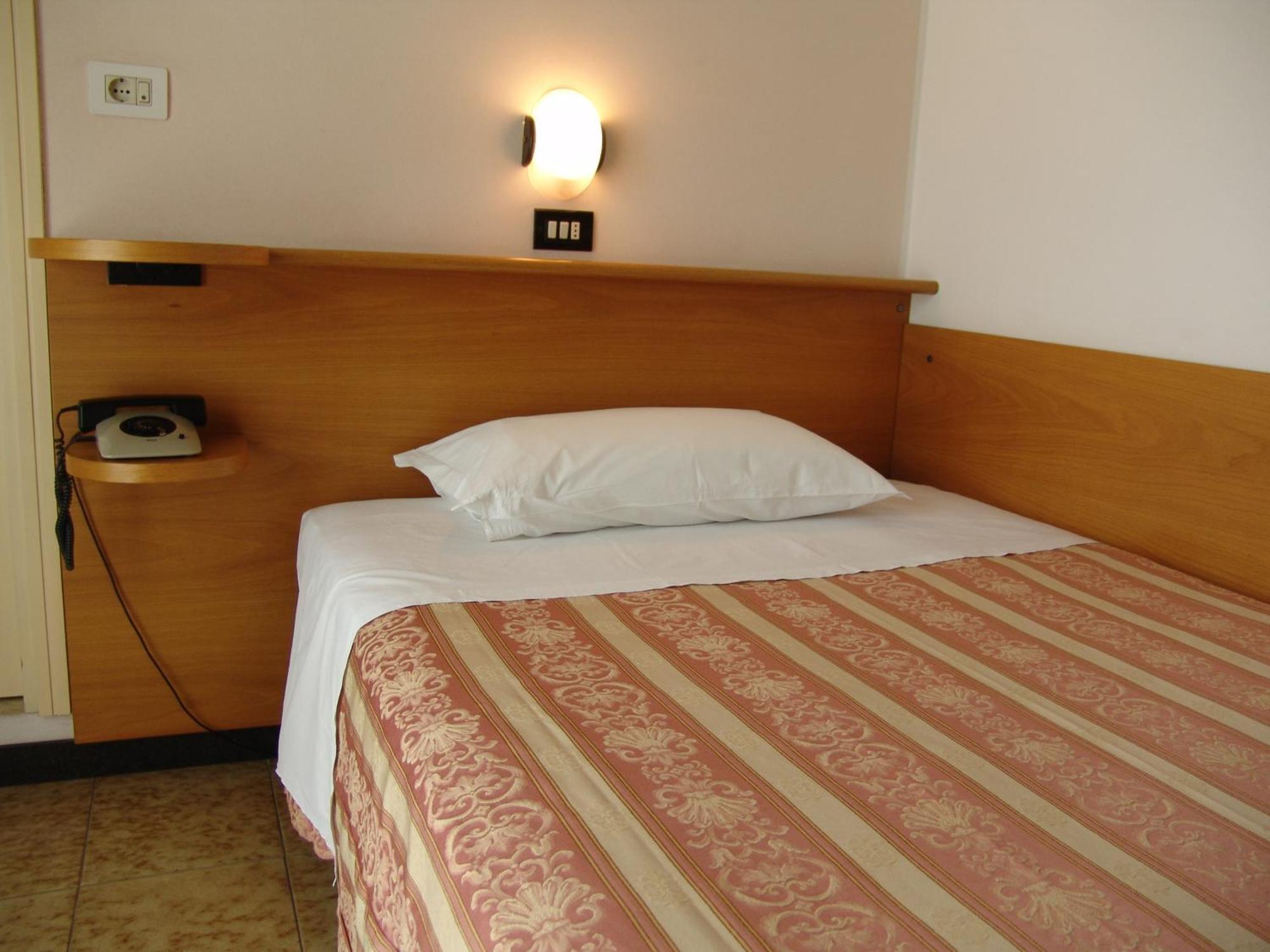 Hotel Excelsior Cervia Rum bild